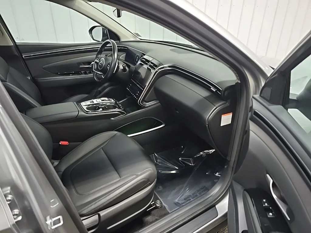 Used 2024 Silver Hyundai SEL Convenience image 16