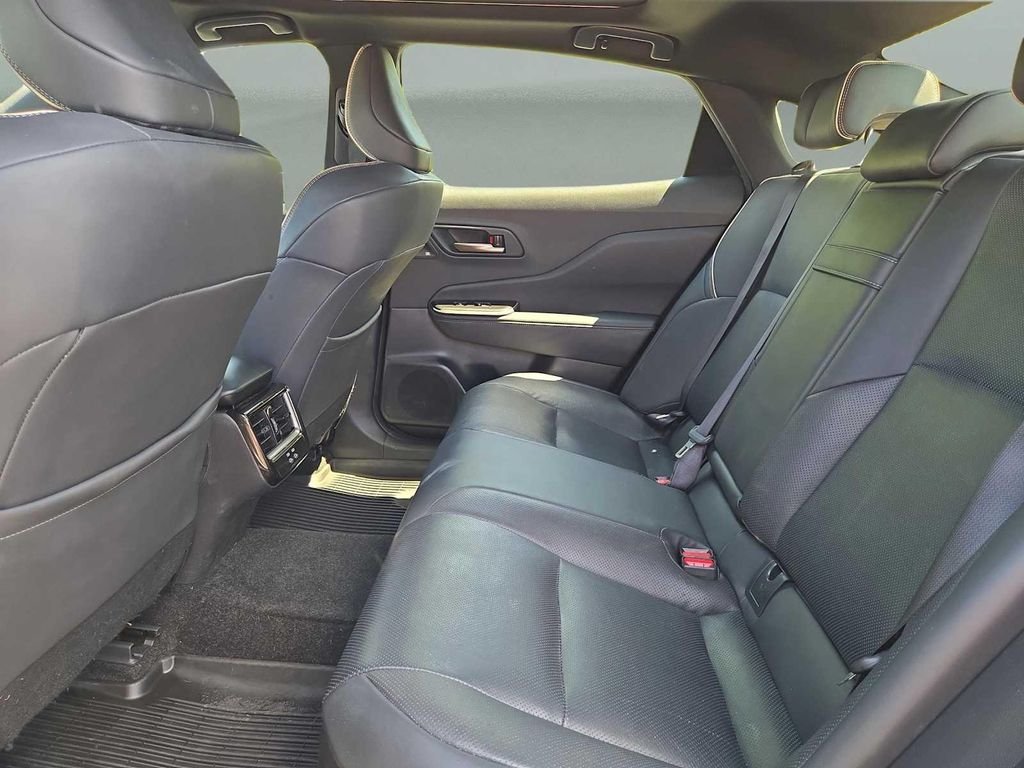 Certified Used 2024  Toyota Platinum image 12