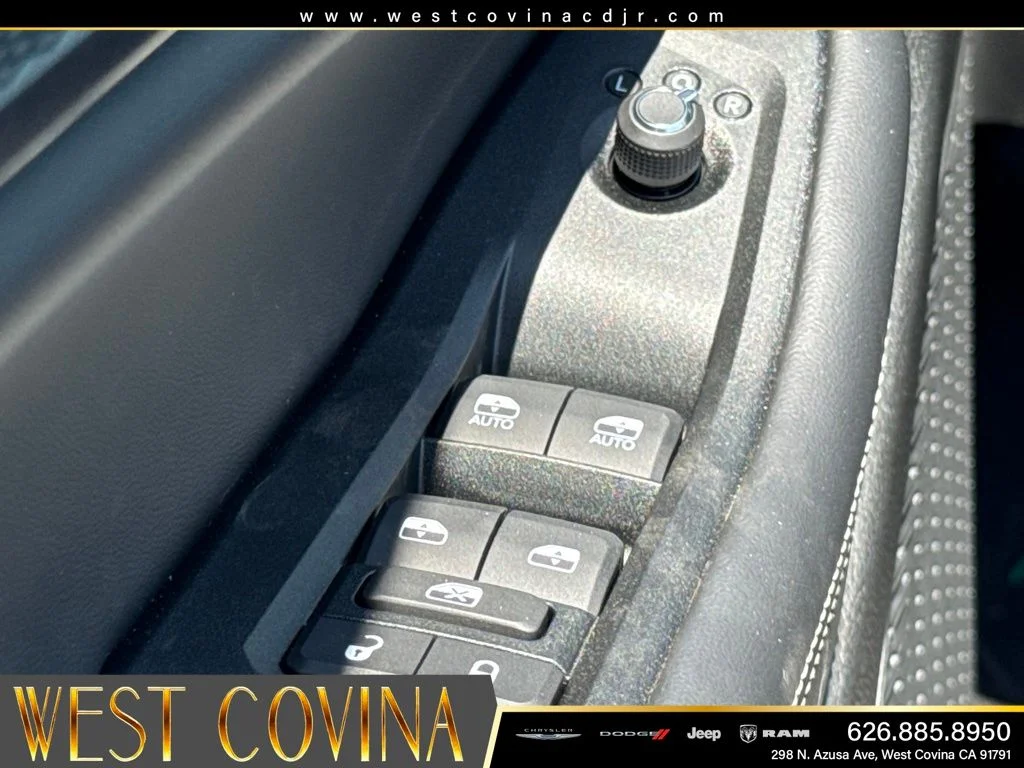New 2026 Silver Zynith Exterior Paint Jeep  image 20
