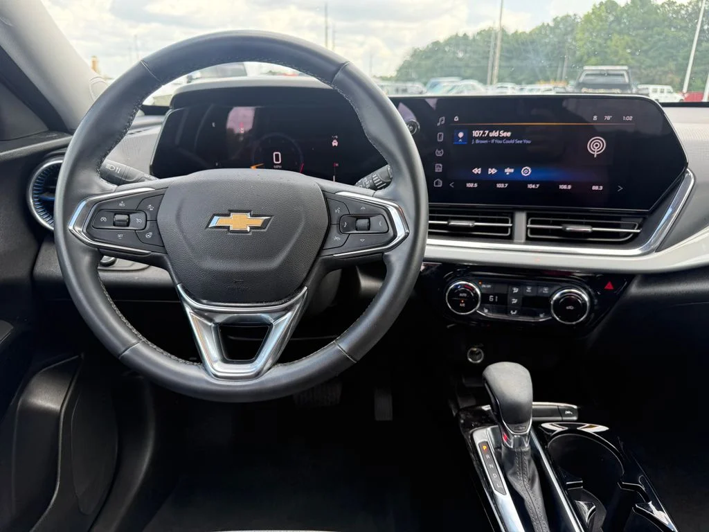 Used 2025 Gray Chevrolet LT image 8