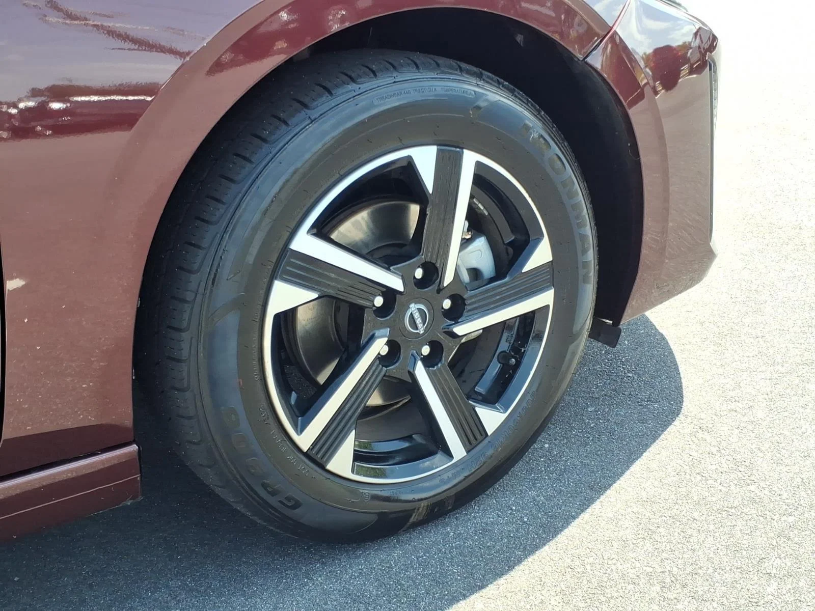 Used 2025 Rosewood Metallic Nissan SV image 12