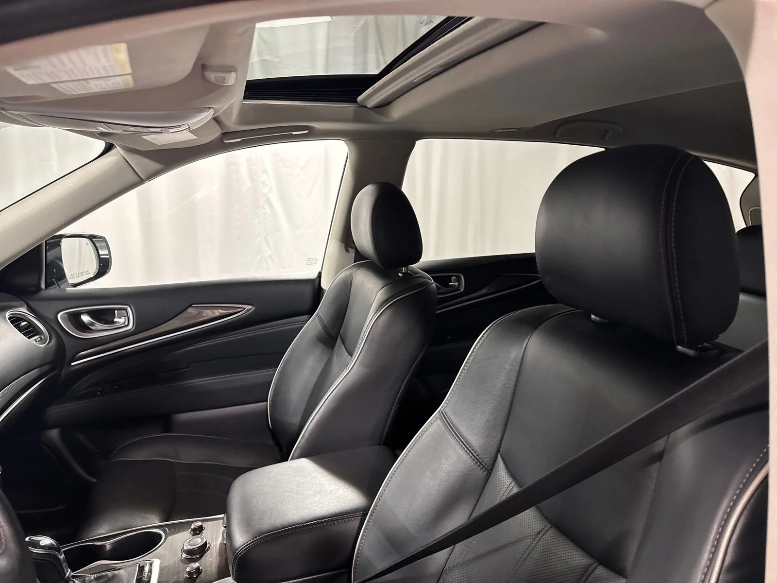 Used 2019 White INFINITI LUXE image 20