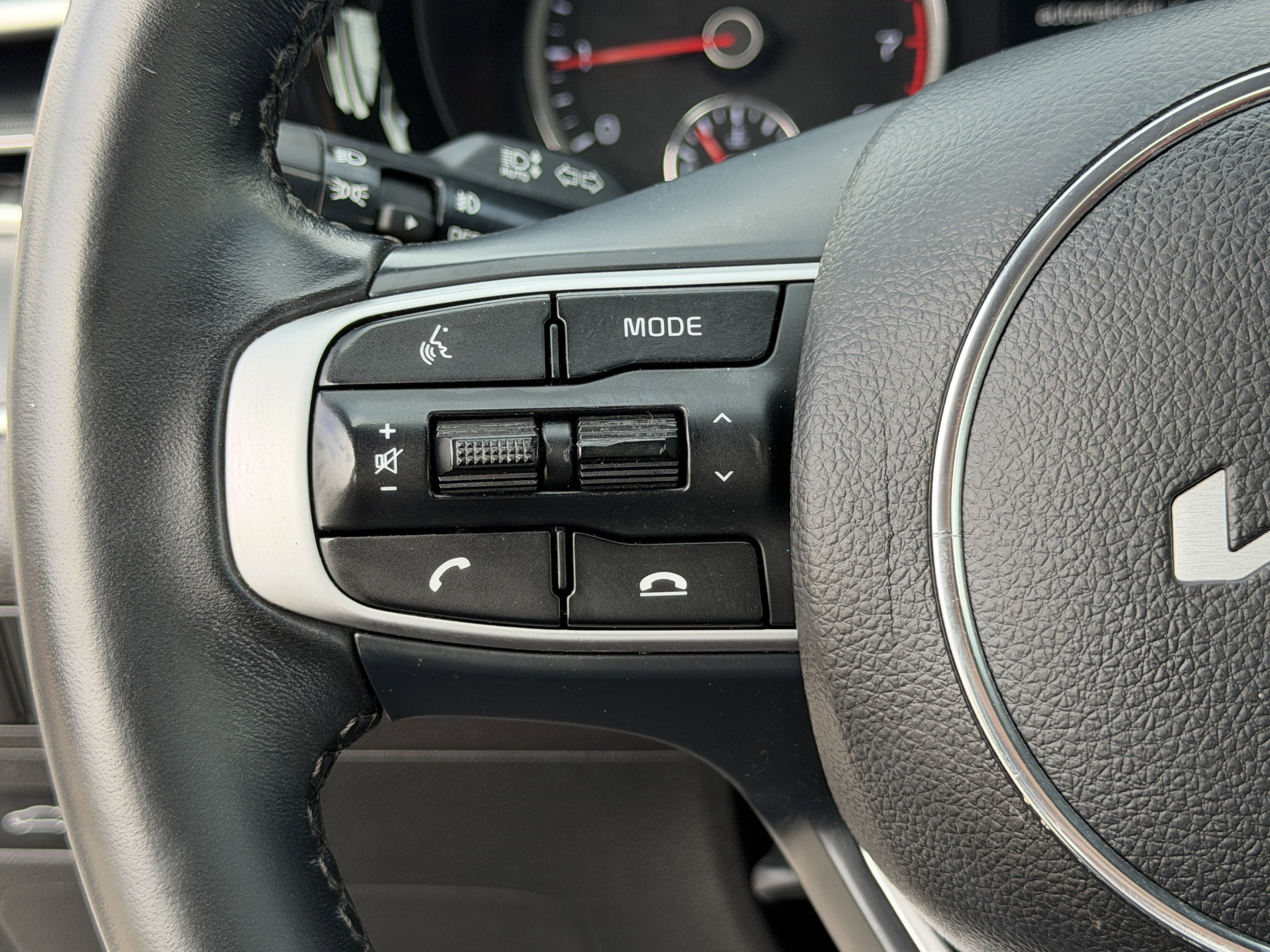 Used 2023 Wolf Gray Kia GT-Line image 19