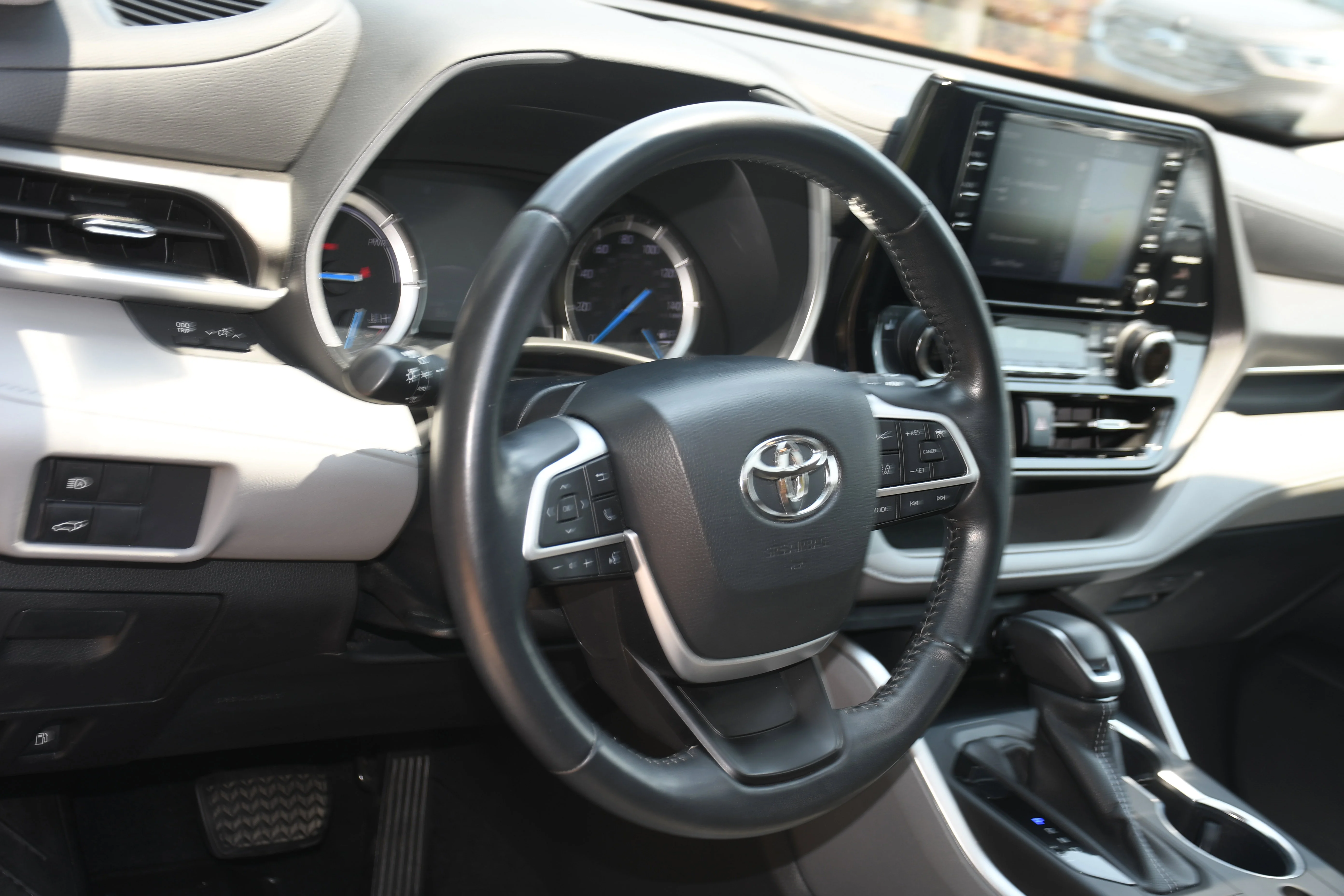 Used 2022  Toyota XLE image 8