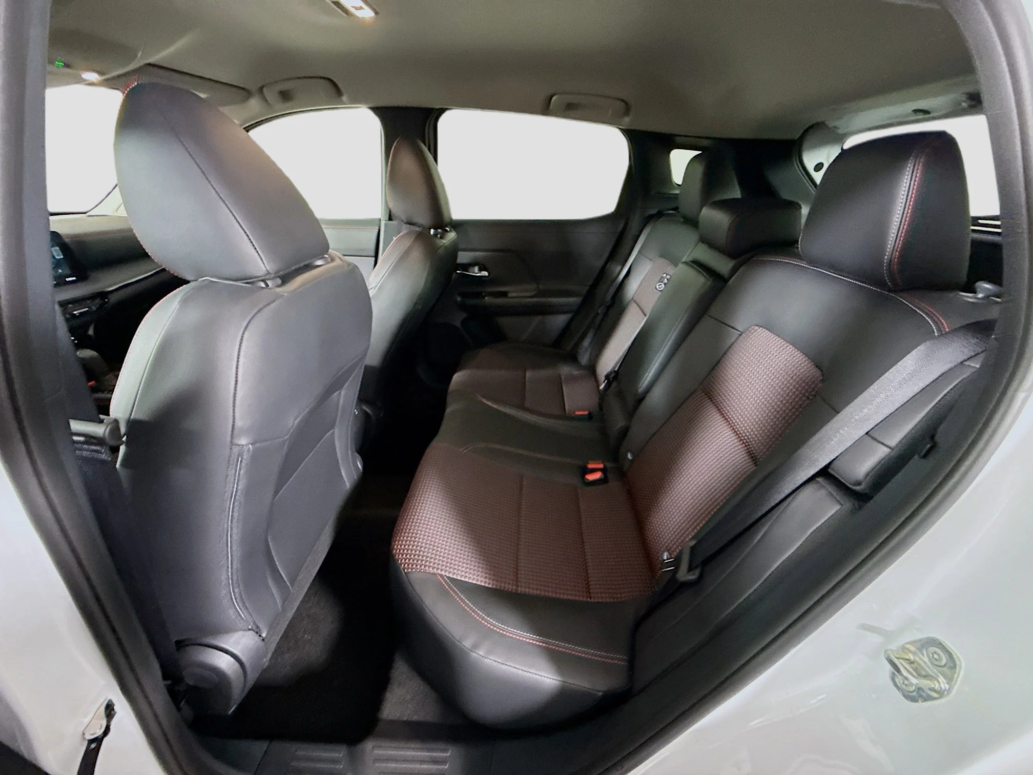 Used 2026 Aspen White Tricoat Nissan SR image 21