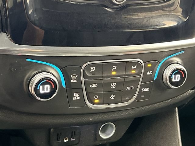 Used 2023 SUMMIT WHITE Chevrolet LT Cloth image 25