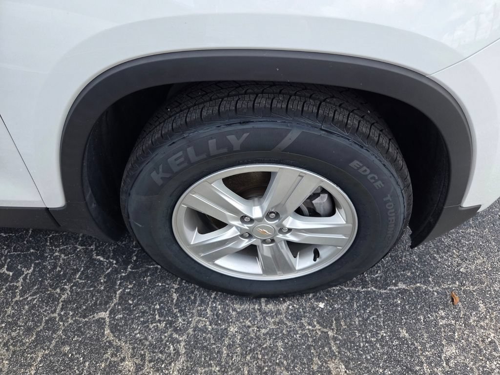 2022 Chevrolet Trax LS - Photo 16