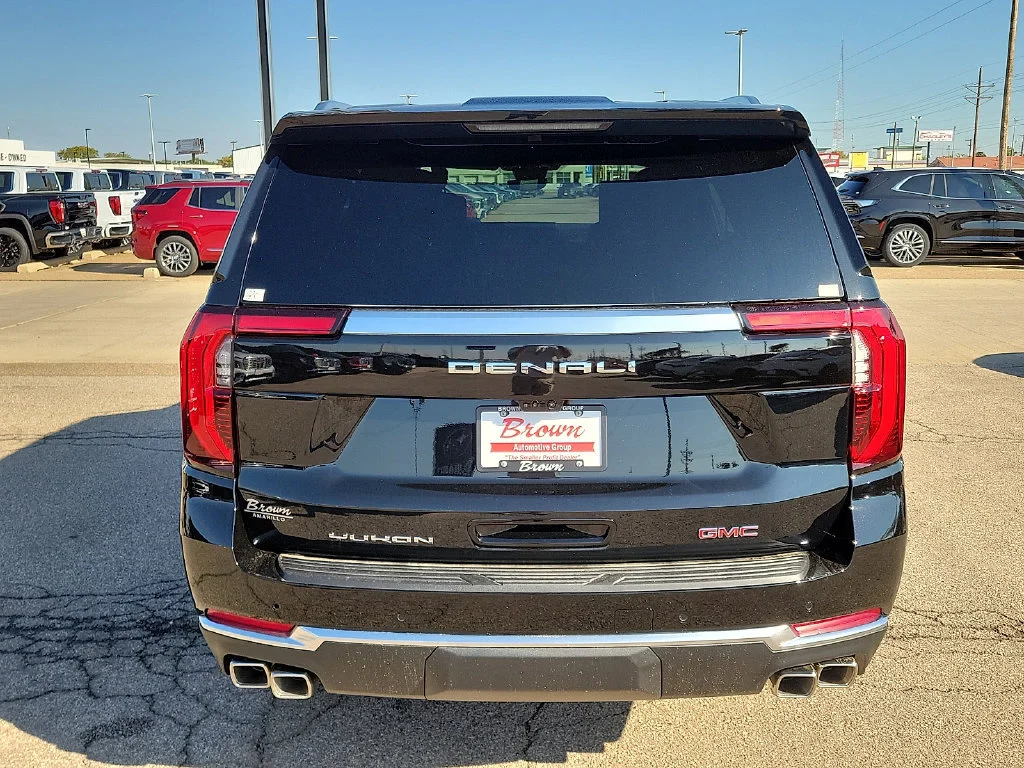 2026 GMC Yukon Denali - Photo 9