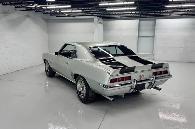 Used 1969 Silver Chevrolet Z28 image 3