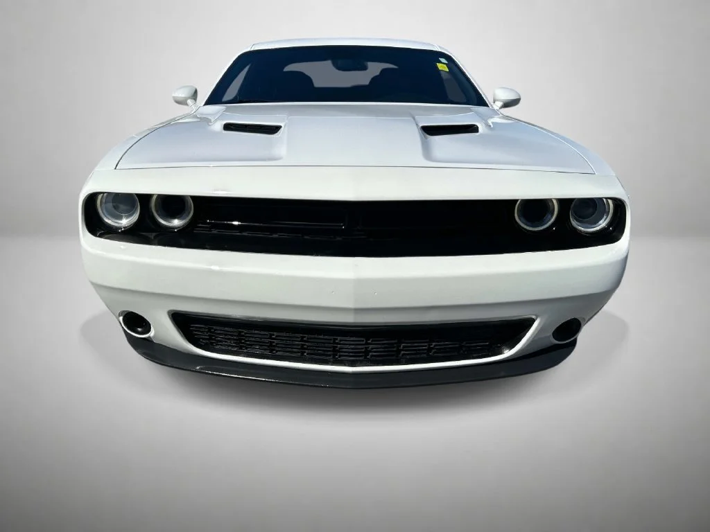 Used 2021 White Dodge SXT image 8