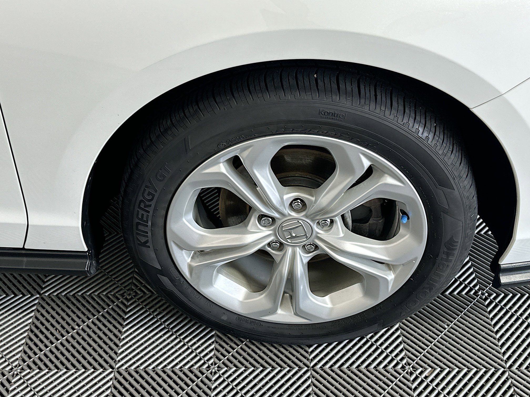 Used 2024 White Honda LX image 10