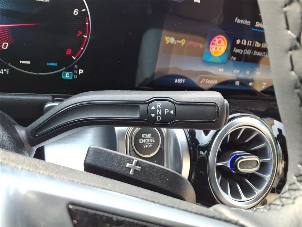 New 2026 BLACK Mercedes-Benz GLB 250 image 19