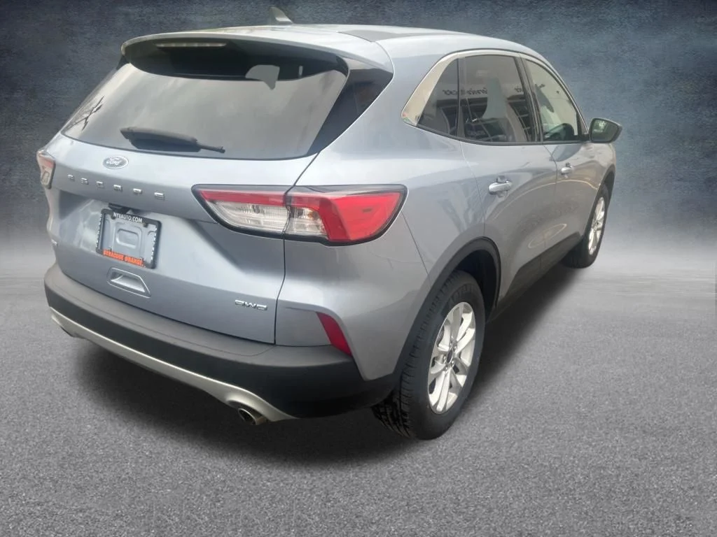 Used 2022 Blue Ford SE image 5