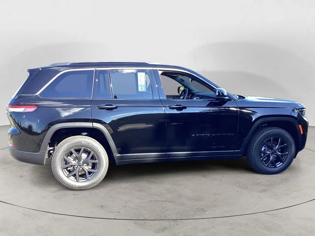 New 2027 Black Jeep Laredo Altitude image 7