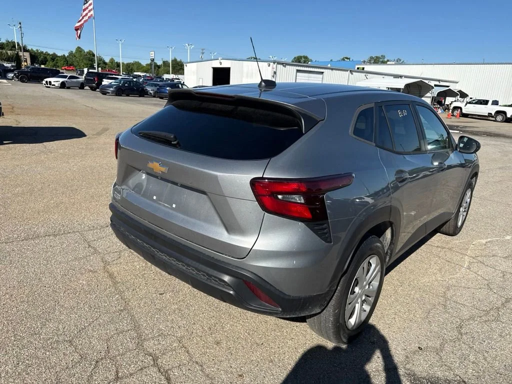 View vehicle photo 3