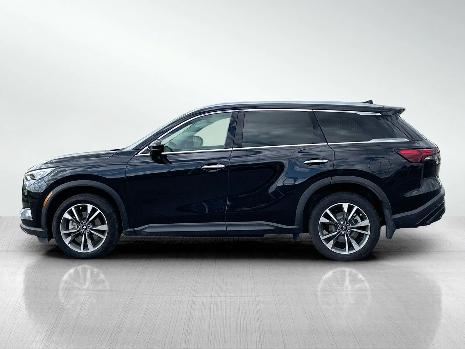 Used 2025 Mineral Black INFINITI LUXE image 6