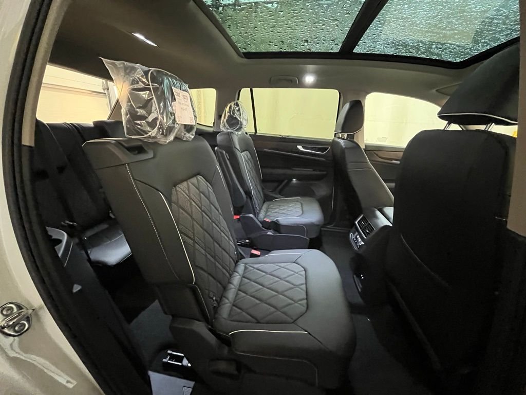New 2026 White/off-white Volkswagen 2.0T SEL Premium R-Line image 22