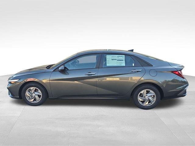 New 2026 Gray Hyundai SE image 2