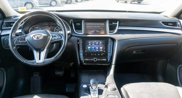 Used 2019 White INFINITI ESSENTIAL image 17