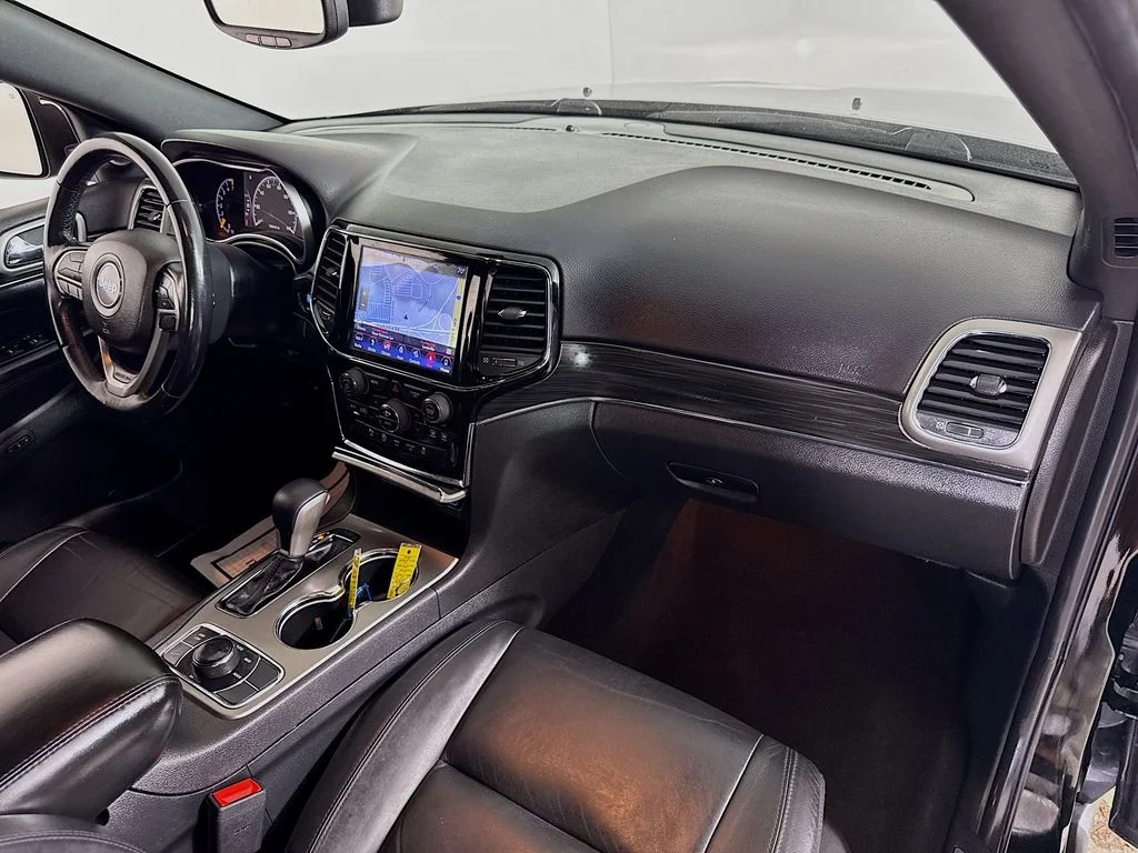Used 2019 Diamond Black Crystal Pearlcoat Jeep Limited image 29