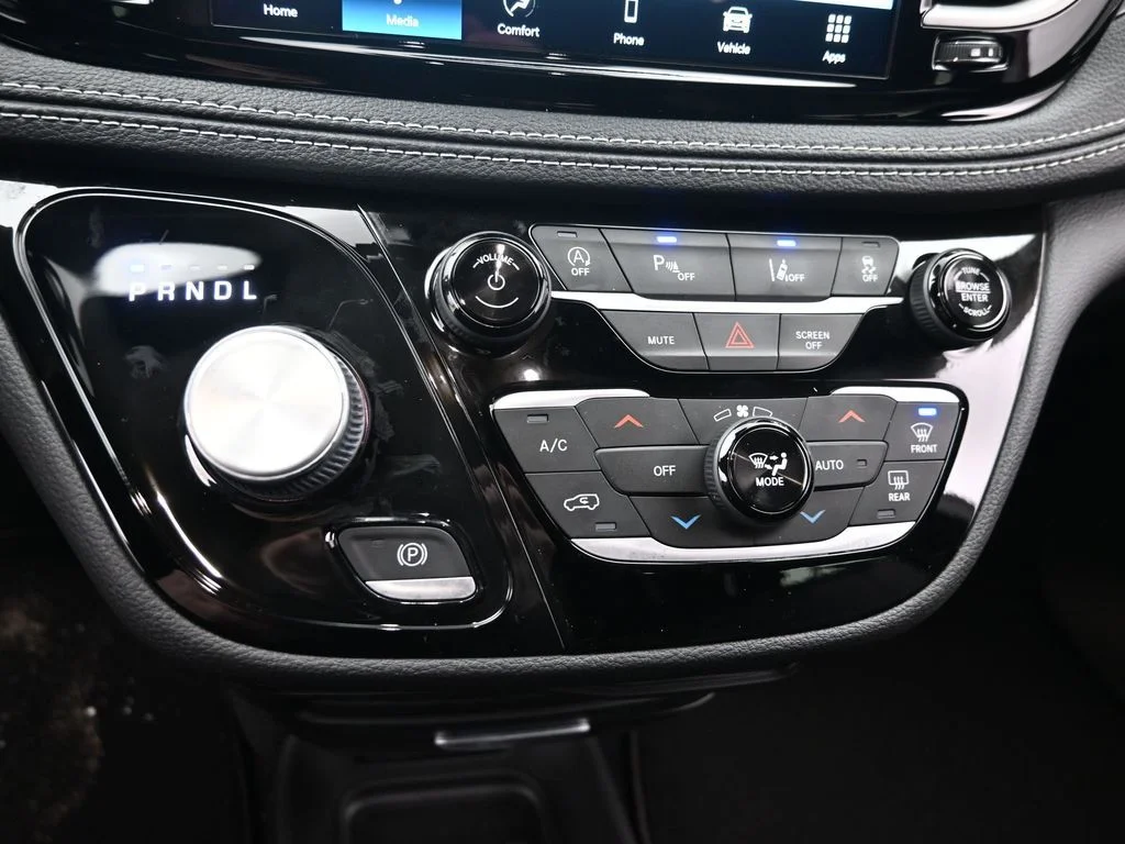 2026 Chrysler Pacifica Select - Photo 28