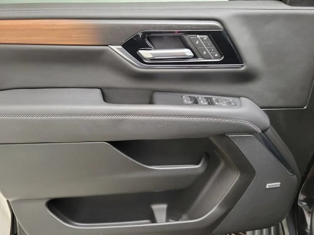 2025 GMC Yukon Denali - Photo 22