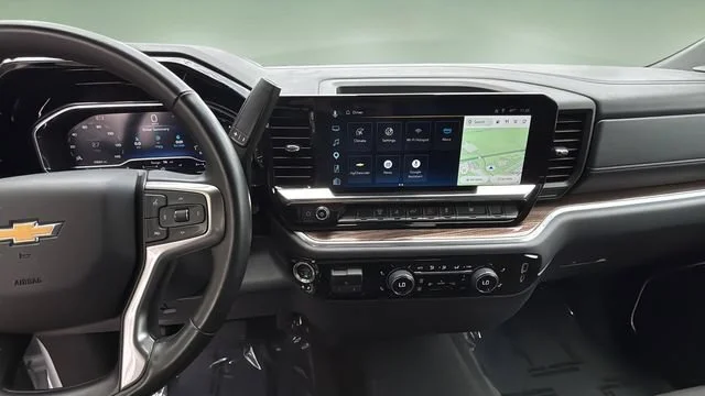 Used 2025 Summit White Chevrolet LT image 12