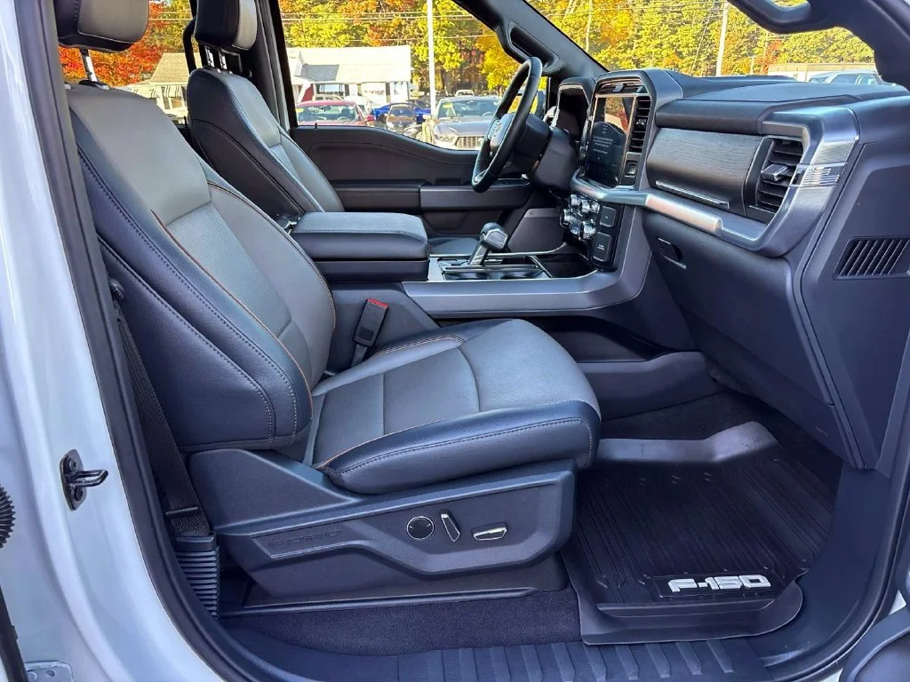 Used 2026 White Metallic Ford Lariat image 19