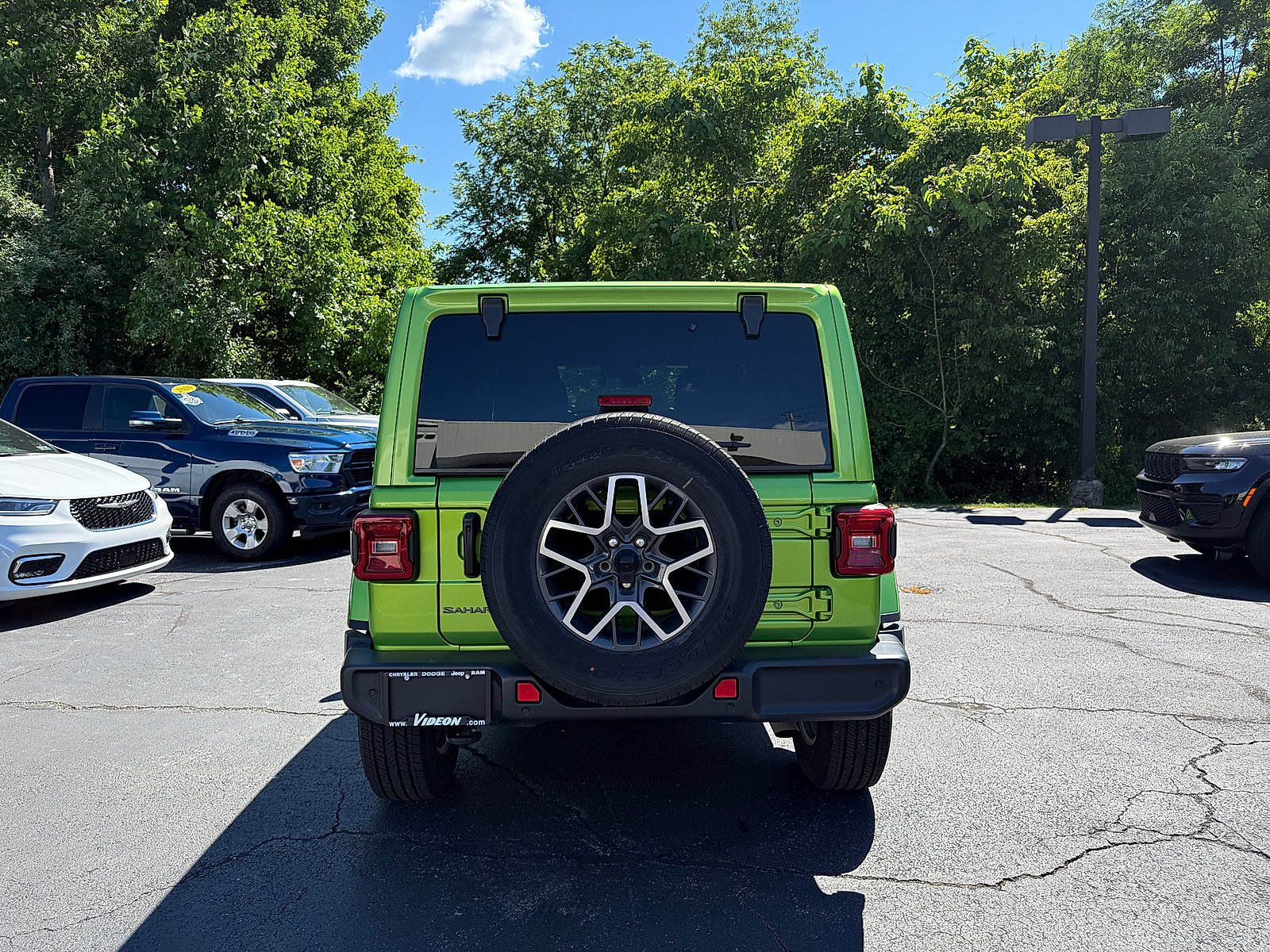Used 2026 Mojito Clearcoat Jeep Sahara image 5