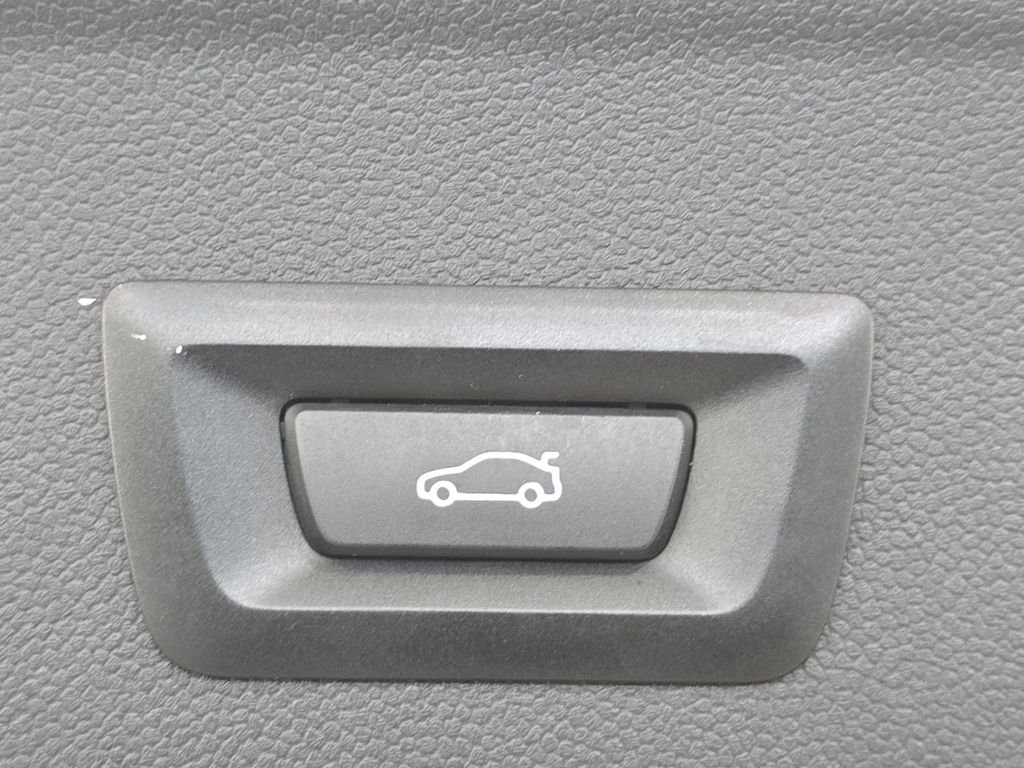 Certified Used 2024 Alpine White BMW xDrive50 image 20