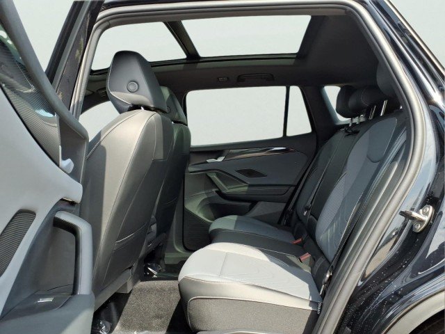 New 2026 Deep Black Pearl Volkswagen SE RLine Black 4Mo image 12
