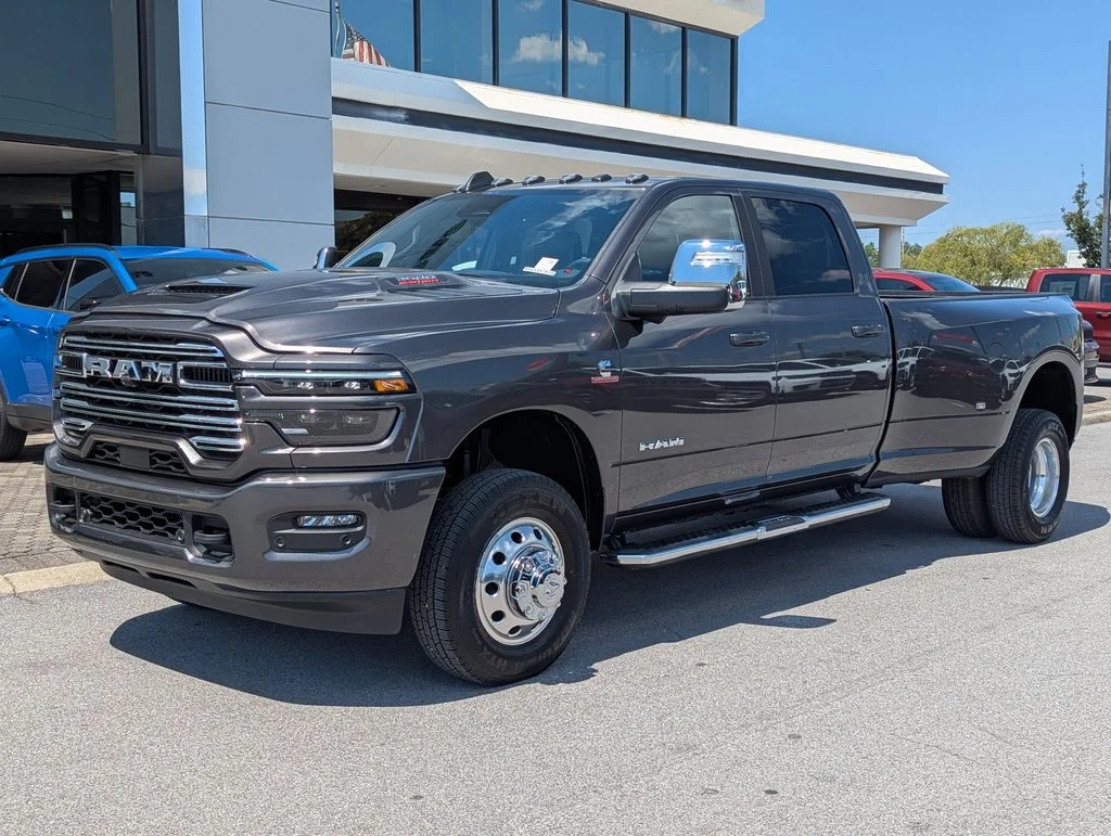 2025 RAM 3500 Laramie - Photo 9