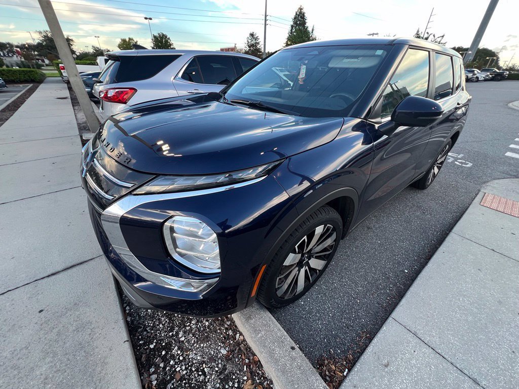 Used 2025  Mitsubishi SE image 1