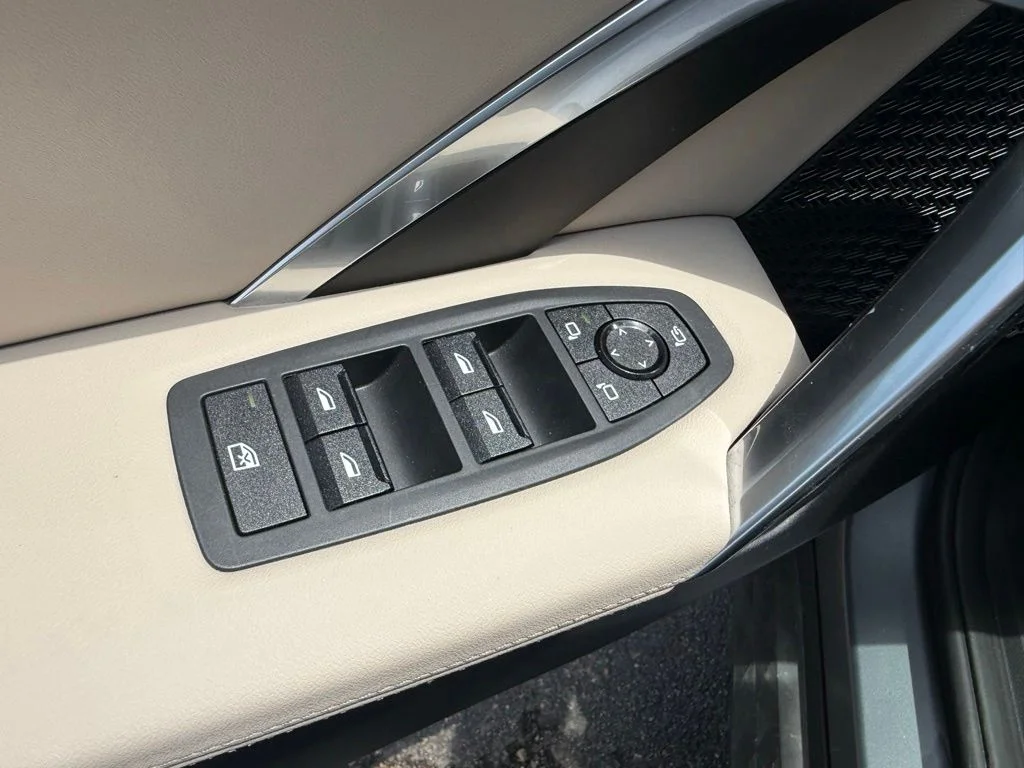 Used 2025 Gray BMW xDrive28i image 10