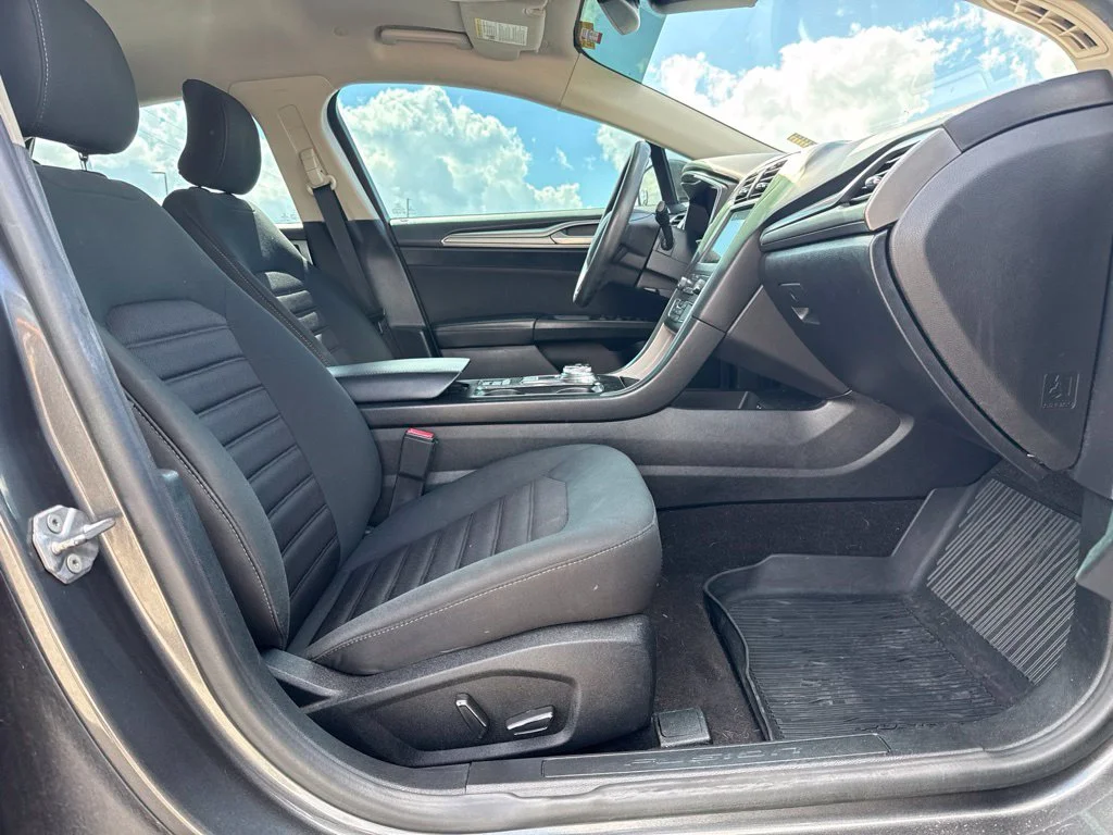 Used 2019 Magnetic Metallic Ford SE image 10