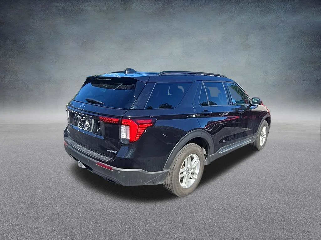 Used 2025 Black Ford Active image 9