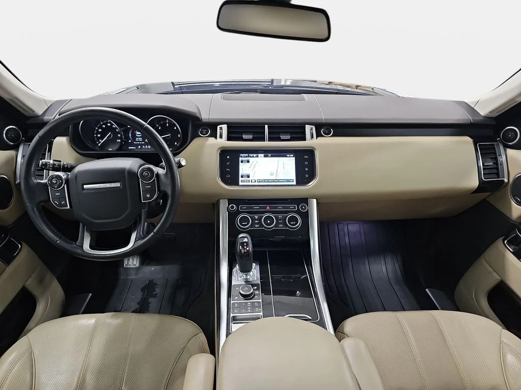 Used 2016 Blue Land Rover HSE Td6 image 10