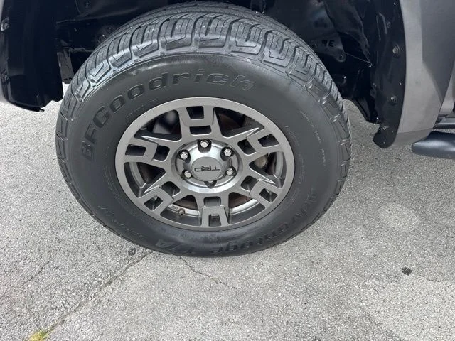 Used 2020 Gray Toyota Venture image 18