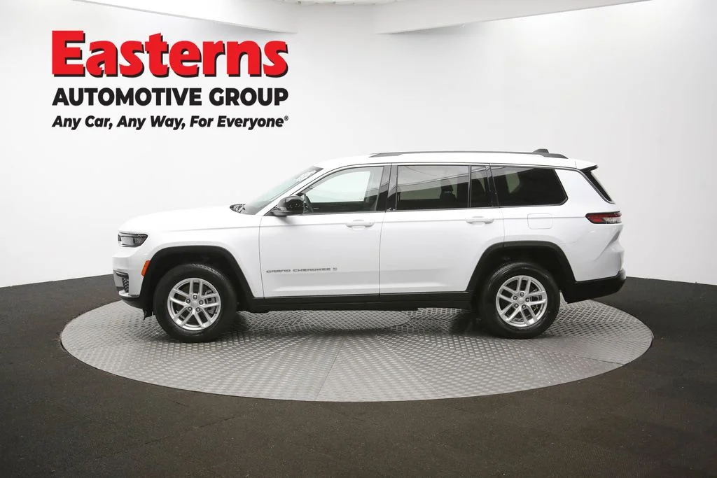 Used 2023 White Jeep Laredo image 63