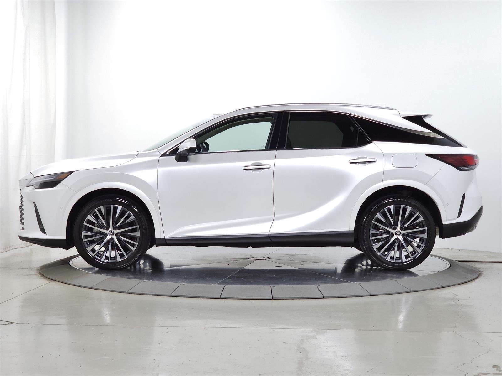 Certified Used 2024 White Lexus PREMIUM PLUS image 5