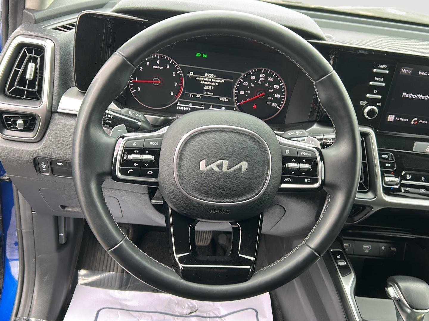 2023 Kia Sorento LX - Photo 17