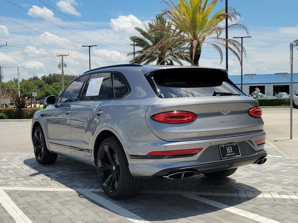 Used 2021  Bentley V8 image 3