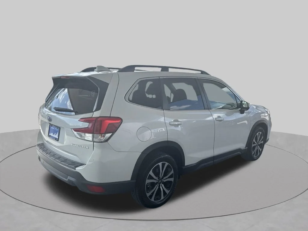 Used 2020 Crystal White Pearl Subaru Limited image 9