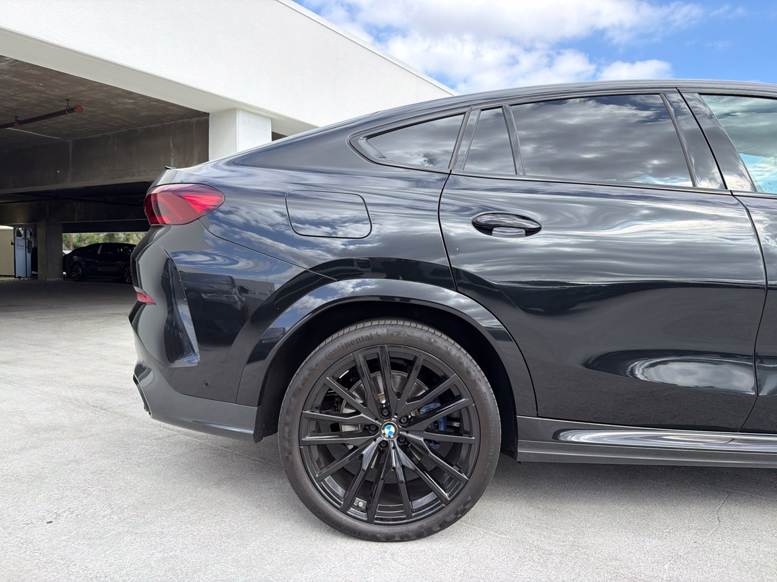 Certified Used 2024 Black Sapphire Metallic BMW xDrive40i image 5