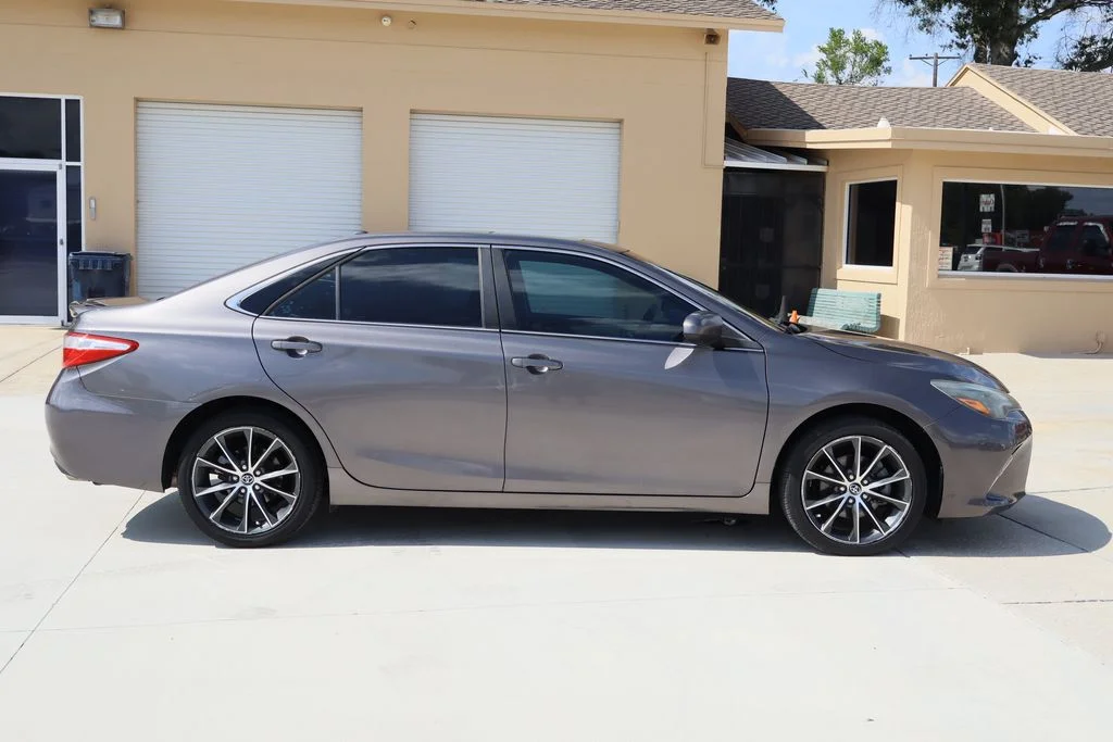 Used 2016 Gray Toyota XSE V6 image 10