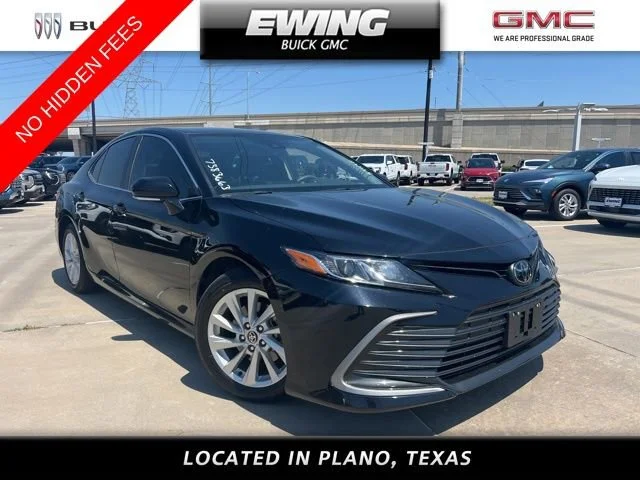 2024 Toyota Camry LE's photo