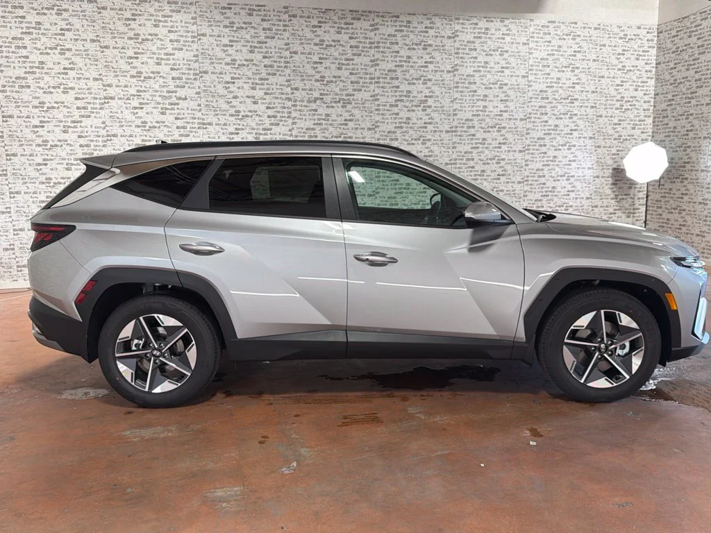 New 2026 Shimmering Silver Hyundai SEL image 8