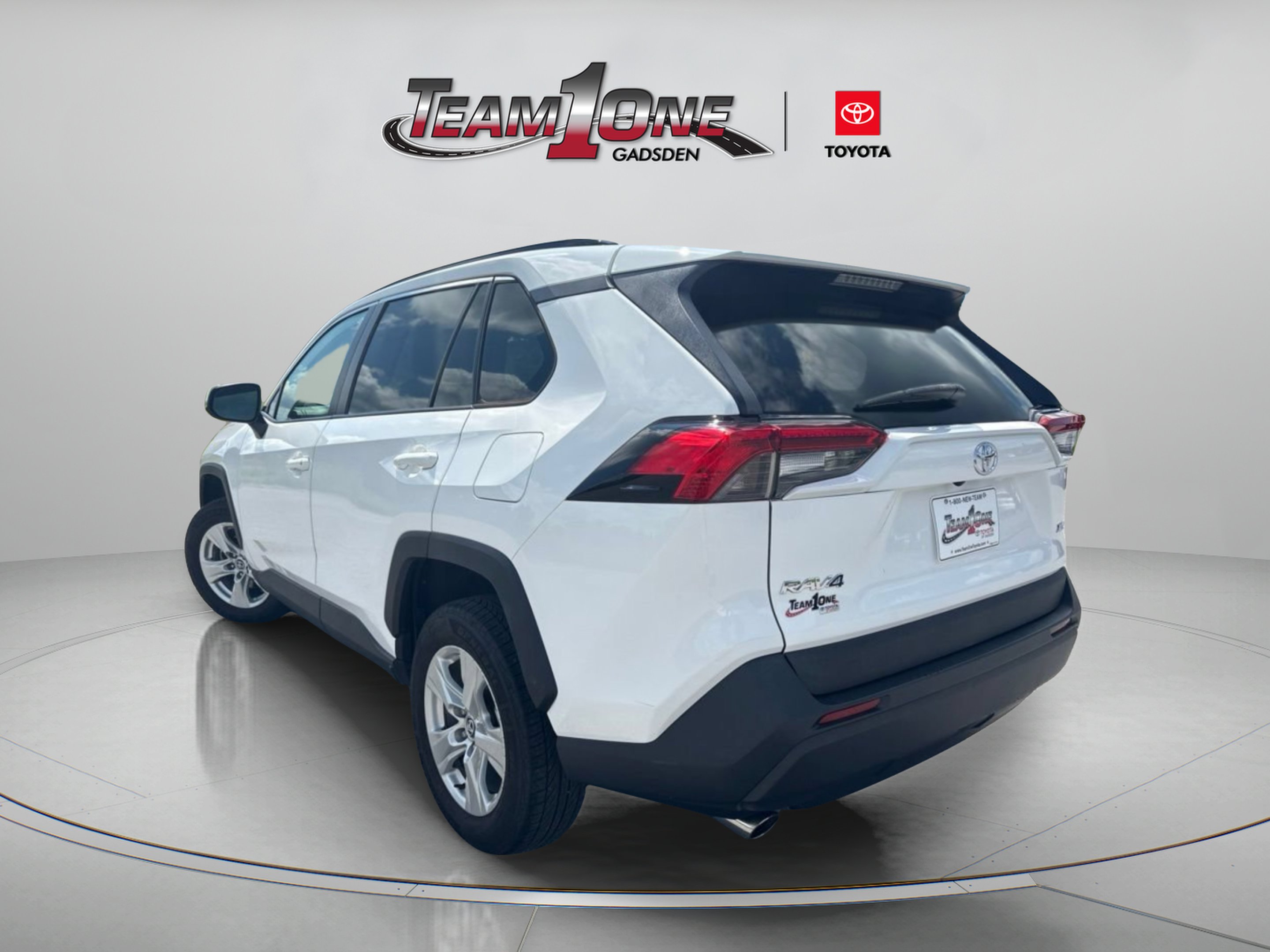 Used 2020 Super White Toyota XLE image 4