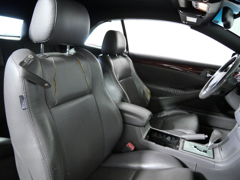 Used 2004 Black Toyota SLE image 14
