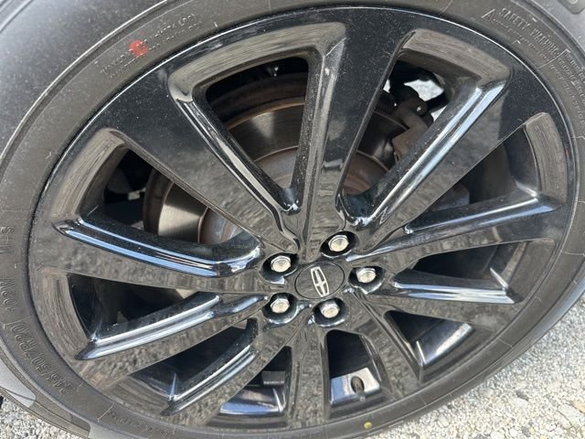 Used 2023 Gray Metallic Lincoln Reserve image 6